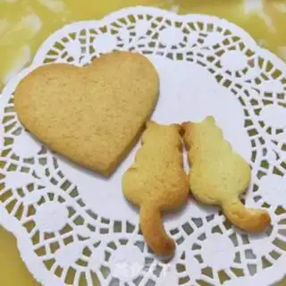 Make Cat cookies step 6