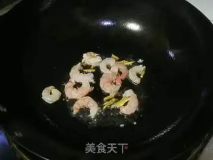 Make Shrimp noodle soup step 2
