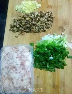Make Powdering mushroom pork step 1