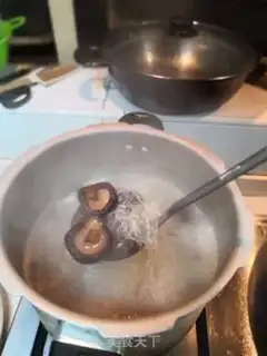 Make The chicken soup of mushrooms step 4