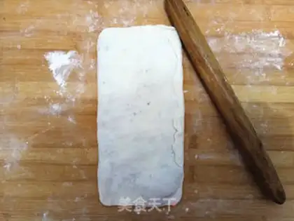 Make Four-skinned three-pattern beef pie step 8