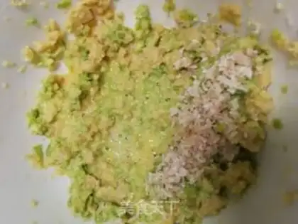Make Bumpy egg baby pie step 4