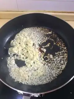 Make Fresh garlic abalone step 2