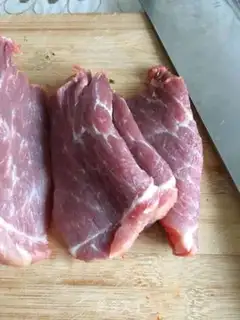 Make Spicy beef sauce step 1