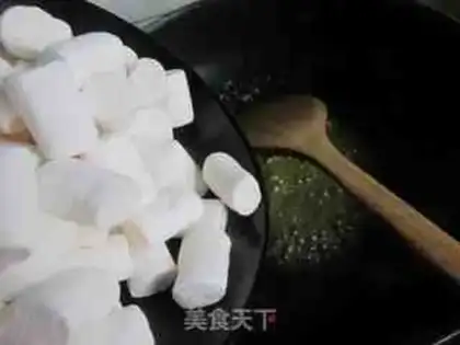Make Coco Cow Rolling Sugar step 2