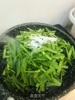 Make Scrambled eggs step 2