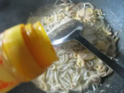 Make ♪ Squeeze the roses and duck egg noodles ♪ step 5
