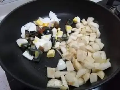 Make Gold and silver omelet spinach step 5