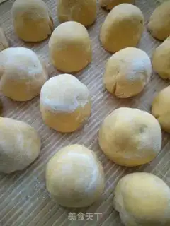 Make Pumpkin with red bean buns step 14