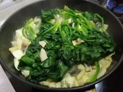 Make Gold and silver omelet spinach step 8