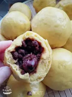 Make Pumpkin with red bean buns step 17