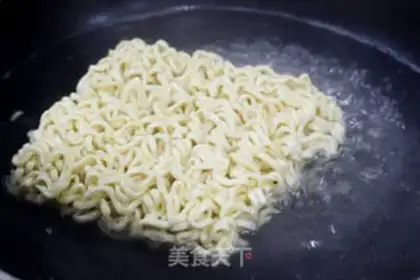 Make Noodle pizza step 0