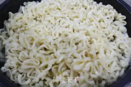 Make Noodle pizza step 4