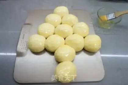 Make Christmas bread step 8