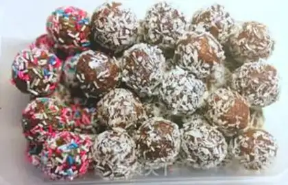 Make Chocolate oatmeal energy ball step 3