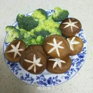 Make Fried mushroom broccoli step 0
