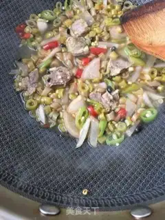 Make Pickle beef noodles step 19