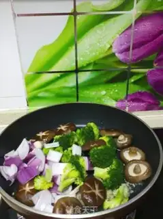 Make Fried mushroom broccoli step 4