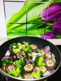 Make Fried mushroom broccoli step 5