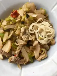 Make Pickle beef noodles step 25
