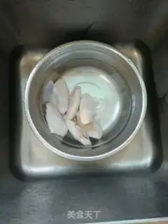 Make Pumpkin steamed chicken wings step 0