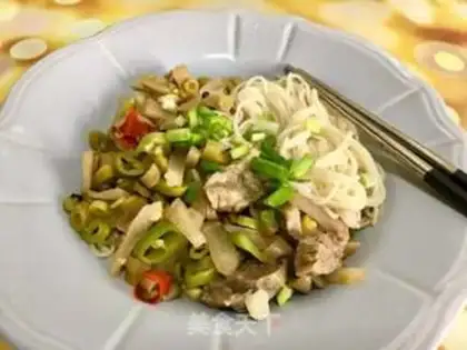 Make Pickle beef noodles step 28