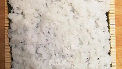 Make Japanese simple sushi rolls step 4