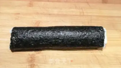 Make Japanese simple sushi rolls step 7