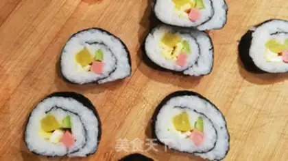 Make Japanese simple sushi rolls step 8