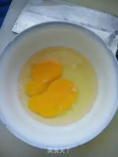 Make Tomato eggs and buns step 1