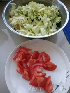 Make Tomato eggs and buns step 2