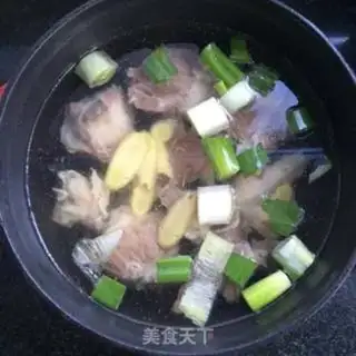 Make Clean up the radish and lamb soup step 3