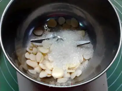 Make Almond milk tea step 1