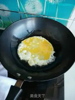 Make Tomato eggs and buns step 4