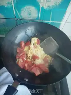 Make Tomato eggs and buns step 5