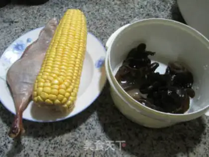 Make ♪ Black-mule sweet corn boiled duck legs ♪ step 0