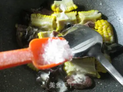 Make ♪ Black-mule sweet corn boiled duck legs ♪ step 5