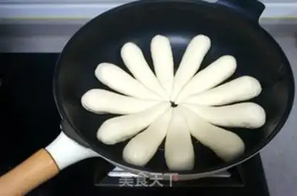 Make Fry fish seeds, croissants step 10