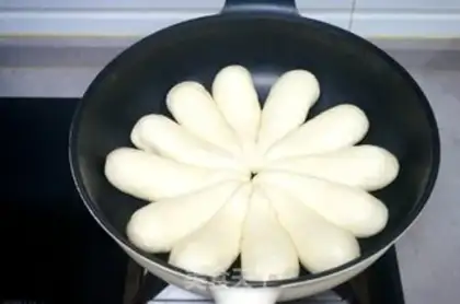Make Fry fish seeds, croissants step 12