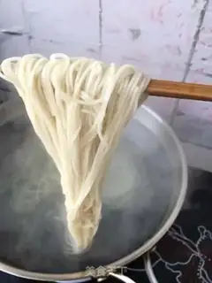 Make Spicy beef sauce noodles step 6