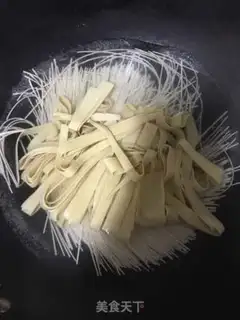 Make Soybeans, hot noodles step 0