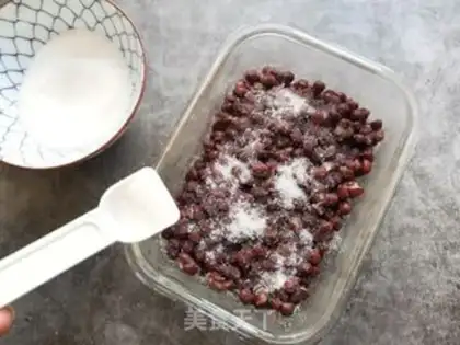 Make How to make soybeans out of egg skin step 2
