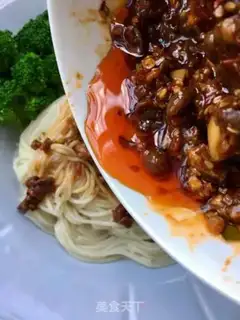 Make Spicy beef sauce noodles step 9