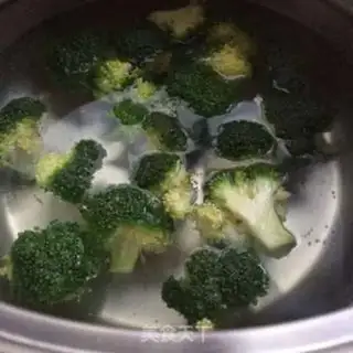 Make The broccoli egg roll step 2