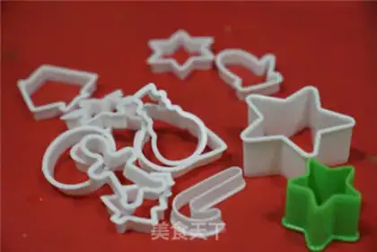 Make Frozen Christmas cookies step 7