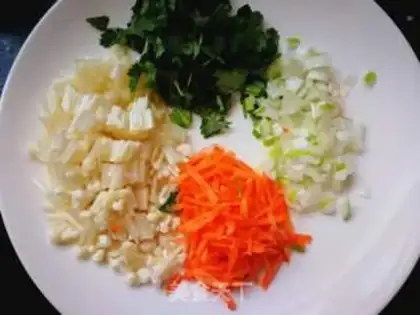 Make The egg bouquet soup step 1