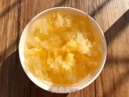 Make Peach glue silver ear soup step 2