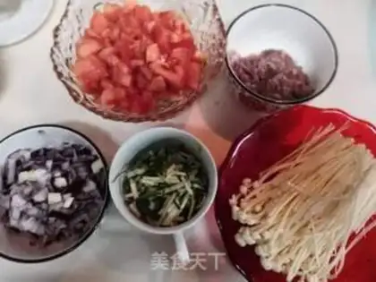 Make Beef golden needle mushroom soup step 1