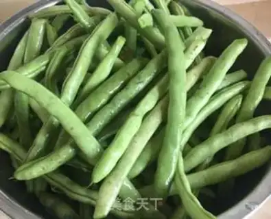 Make Dragon sprouts, black wood, fan bones step 0