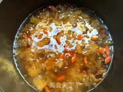 Make Peach glue silver ear soup step 7